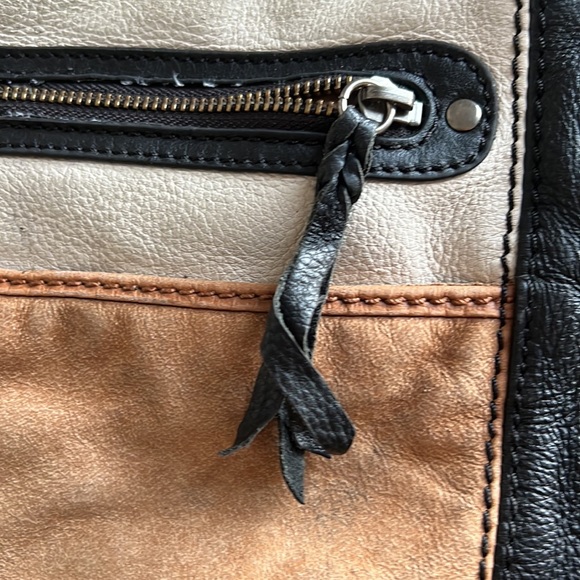 The Sak crossbody - Picture 3 of 8